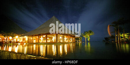 Hotel di lusso Heritage, sala da pranzo, palme, piscina, riflessioni, Mauritius, Heritage Golf & Spa Resort, Bel Ombre Foto Stock