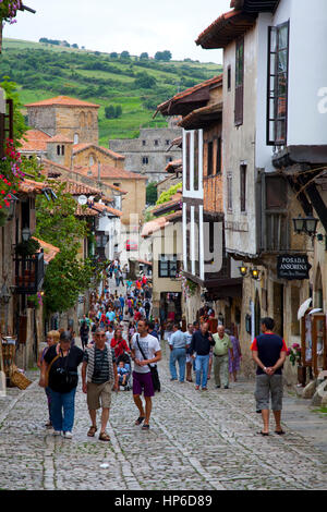 Strada di un antico villaggio. Foto Stock