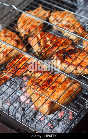 Carne alla brace spiedini, barbecue. Grigliate di carne alla brace su un barbecue. Carne alla griglia Foto Stock