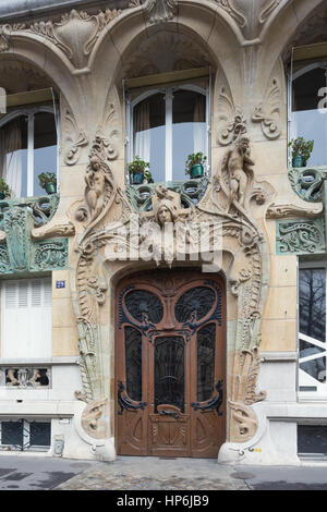 Editoriale: 29 Avenue Rapp, Parigi, Francia, 12 Febbraio 2017 - Ingresso del Lavirotte edificio in stile Art Nouveau Foto Stock