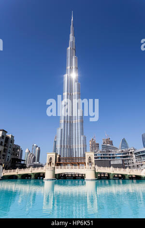 DUBAI, Emirati Arabi Uniti - 30 nov. 2016: grattacielo più alto del mondo - il Burj Khalifa. Dubai, Emirati Arabi Uniti, Medio Oriente Foto Stock