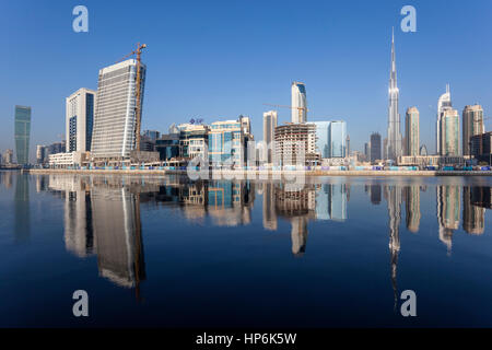 DUBAI, Emirati Arabi Uniti - 30 nov. 2016: il Dubai Business Bay skyline. Emirati Arabi Uniti, Medio Oriente Foto Stock