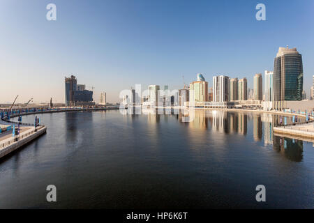 DUBAI, Emirati Arabi Uniti - 30 nov. 2016: il Dubai Business Bay skyline. Emirati Arabi Uniti, Medio Oriente Foto Stock