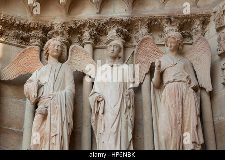 La scultura in pietra della Cattedrale di Reims, Reims, Francia. Foto Stock