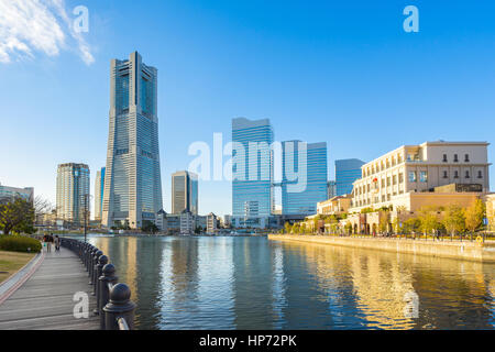 Lo skyline di Yokohama e la città di Yokohama City al tramonto, Giappone. Foto Stock