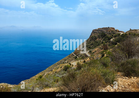 Mare Mediterraneo estate costa. Vista da Tinoso cape (Cartagena, Spagna). Foto Stock