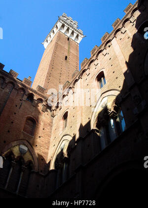 Siena, Italia - 30 Settembre 2008: Siena torre, Palazzo Pubblico Foto Stock