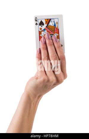 Mano femminile che mostra la regina di picche card isolate su sfondo bianco Foto Stock