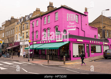 Clapham, London, Regno Unito - 12 febbraio 2017. Byron succursale in Northcote Road, Battersea, Clapham Junction. Byron Hamburger Limited, in commercio come Byron, è un Foto Stock