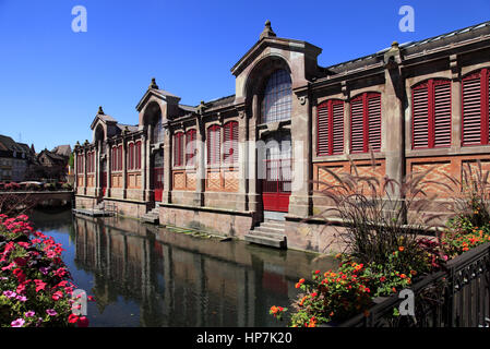 Le Marché couvert au bord de la Lauch. Dans l'ancien temps les maraîchers pouvaient accoster directement Au Pied du bâtiment et y décharger leurs prod Foto Stock