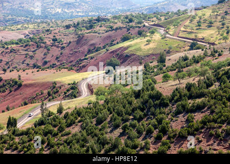 Il Marocco. Vedute panoramiche nel Medio Atlante, vicino a Ouzoud. Foto Stock