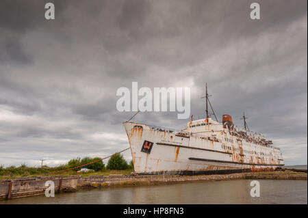 Il Duca di Lancaster, noto anche come il divertimento nave ormeggiata e arenarsi a Holywell Galles del nord. Foto Stock