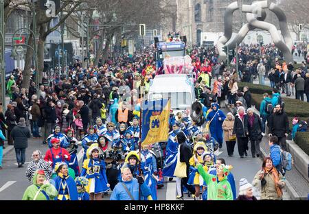 Berlino, Germania. 19 Feb, 2017. Vista della Berlino sfilata di carnevale a Berlino, Germania, 19 febbraio 2017. Foto: Jörg Carstensen/dpa/Alamy Live News Foto Stock