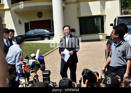 Kuala Lumpur, Malesia. Xx Febbraio 2017. La Corea del Nord e ambasciatore della Malesia, Kang Chol risolve il media il 20 febbraio 2017 presso la sede dell' ambasciata della Corea del Nord di Kuala Lumpur in Malesia. Credito: Chris JUNG/Alamy Live News Foto Stock