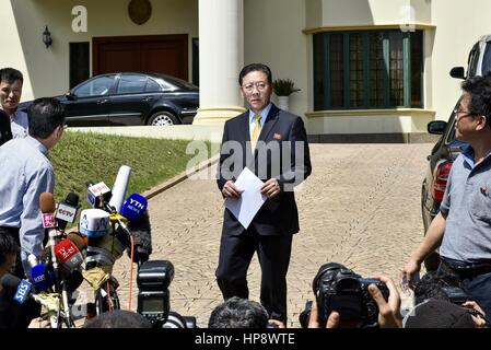 Kuala Lumpur, Malesia. Xx Febbraio 2017. La Corea del Nord e ambasciatore della Malesia, Kang Chol risolve il media il 20 febbraio 2017 presso la sede dell' ambasciata della Corea del Nord di Kuala Lumpur in Malesia. Credito: Chris Jung/ZUMA filo/Alamy Live News Foto Stock