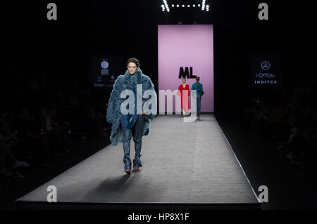 Madrid, Spagna. 19 Feb, 2017. I modelli a Marcos Luengo Fashion Show durante la Mercedes-Benz della Settimana della Moda Madrid Autunno/Inverno 2017. Madrid, 19.02.2017 | Credit: dpa/Alamy Live News Foto Stock