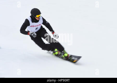 Sapporo, Giappone. Xx Febbraio 2017. Medaglia di Bronzo Kim Sang-kyum della Corea del Sud compete durante il maschile di slalom snowboard concorso al 2017 Sapporo dei Giochi Invernali Asiatici a Sapporo, in Giappone, il 20 febbraio, 2017. Credito: Xia Yifang/Xinhua/Alamy Live News Foto Stock