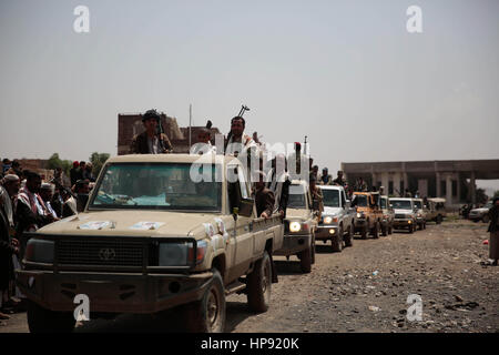 Gennaio 17, 2017 - Houthi i combattenti ribelli combattono in Sana'a contro le forze della coalizione Credit: Maad Ali/ImagesLive/ZUMA filo/Alamy Live News Foto Stock