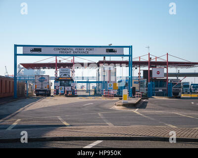 L'ingresso al commerciale di Portsmouth porto per traghetti Foto Stock