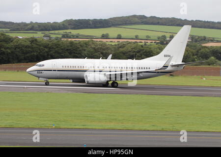 166694, un Boeing C-40un clipper di marina degli Stati Uniti, a Prestwick International Airport in Ayrshire. Foto Stock