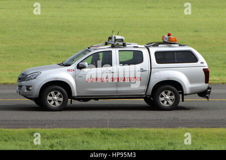 0624 (SH65 YRZ), un Isuzu D-Max Eiger del dipartimento operativo dei campi aerei dell'aeroporto di Prestwick, all'aeroporto di Prestwick, in Ayrshire, Scozia. Foto Stock