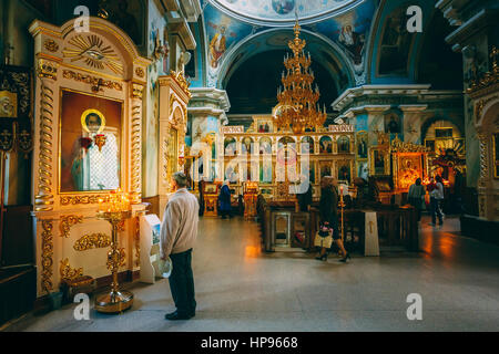 GOMEL, Bielorussia - 9 Maggio 2015: Interno della Bielorussia Cattedrale Ortodossa di San Pietro e Paolo Foto Stock