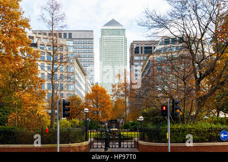 Canary Wharf a Londra visto da Westferry Circus Foto Stock