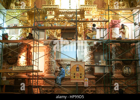 Oaxaca, Messico - 12 Gennaio 2009: le persone che sono il ripristino della chiesa di Santo Domingo de Guzman su Oaxaca, Messico Foto Stock