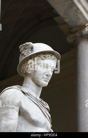 Vaticano, Italia - 31 Ottobre 2015: Hermes Ingenui Hermes indossa la sua solita attributi: kerykeion (o del Herald di personale), kithara, petasus (rotondo hat), tra Foto Stock
