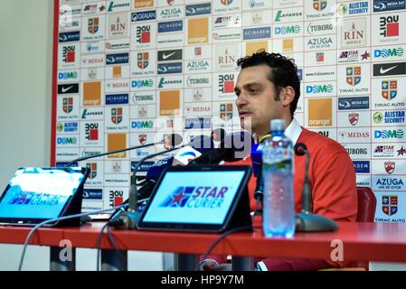 28 febbraio 2015: Mihai Teja l'allenatore della dinamo Bucharest alla conferenza stampa dopo la Liga io gioco tra FC Dinamo Bucharest ROU e FC Universitatea Cluj ROU a "inamo' Stadium, Romania ROU. Foto: Cronos/Catalin Soare Foto Stock