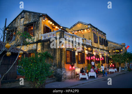 Ora blu nel centro storico della città vecchia di Hoi An, Vietnam Foto Stock