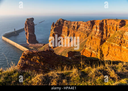 Helgoland, Insel in der Deutschen Nordsee, Wahrzeichen Felsnadel Lange Anna, Foto Stock