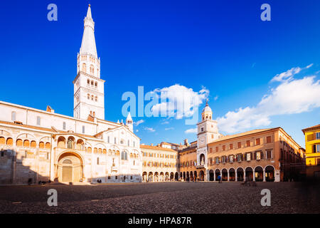 Modena, Emilia Romagna, Italia. Piazza Grande e il Duomo al tramonto. Foto Stock