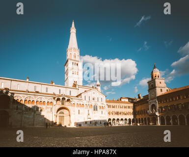 Modena, Emilia Romagna, Italia. Piazza Grande e il Duomo al tramonto. Foto Stock