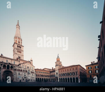 Modena, Emilia Romagna, Italia. Piazza Grande e il Duomo al tramonto. Foto Stock