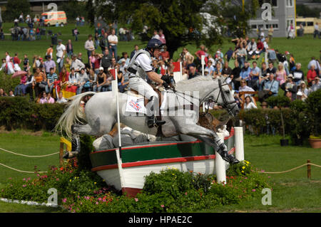 Oliver Townend (GBR) riding Flint Curtis - Giochi equestri mondiali, Aachen, - Agosto 26, 2006, Eventing Cross Country Foto Stock