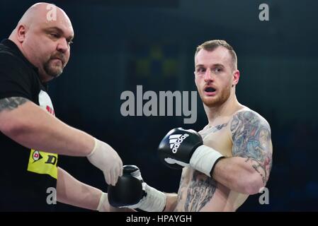 7 marzo 2015: Alex Filip ROU e l'arbitro in Superkombat lotta Championship 2015 Concorso presso la Sala Sporturilor Olimpia, Ploiesti in Tulcea, Romania ROU. Foto: Cronos/Catalin Soare Foto Stock