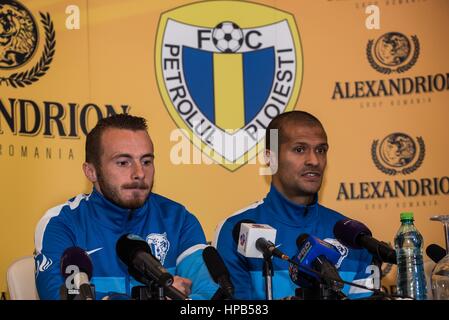 Marzo 31, 2015: Victor Astafei L e Geraldo Alves R alla conferenza stampa per presentare la partnership tra FC Petrolul Ploiesti ROU e Alexandrion Foundation a Sky Club in Paulesti, Romania ROU. Foto: Cronos/Catalin Soare Foto Stock