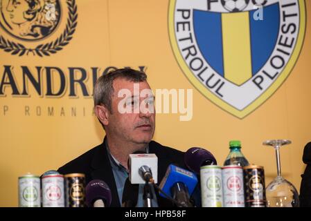 Marzo 31, 2015: Mircea Rednic l'allenatore della FC Petrolul Ploiesti presso la conferenza stampa di presentazione della partnership tra FC Petrolul Ploiesti ROU e Alexandrion Foundation a Sky Club in Paulesti, Romania ROU. Foto: Cronos/Catalin Soare Foto Stock