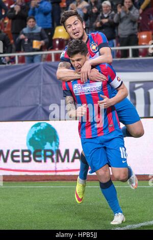 2 aprile 2015: Gabriel Iancu L, Cristian Tanase #10 di FCSB godendo l'obiettivo durante la Timisoreana Romania Cup Soccer Game tra FC Steaua Bucharest ROU e FC Petrolul Ploiesti ROU a livello nazionale Arena, Romania ROU. Foto: Cronos/Catalin Soare Foto Stock