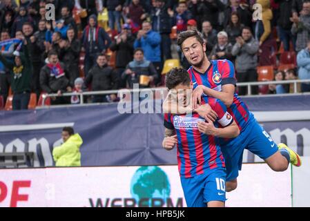 2 aprile 2015: Gabriel Iancu L, Cristian Tanase #10 di FCSB godendo l'obiettivo durante la Timisoreana Romania Cup Soccer Game tra FC Steaua Bucharest ROU e FC Petrolul Ploiesti ROU a livello nazionale Arena, Romania ROU. Foto: Cronos/Catalin Soare Foto Stock