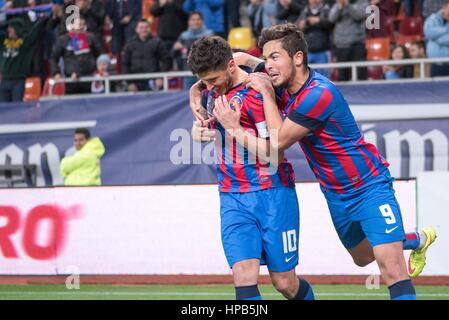 2 aprile 2015: Gabriel Iancu #9, Cristian Tanase #10 di FCSB godendo l'obiettivo durante la Timisoreana Romania Cup Soccer Game tra FC Steaua Bucharest ROU e FC Petrolul Ploiesti ROU a livello nazionale Arena, Romania ROU. Foto: Cronos/Catalin Soare Foto Stock