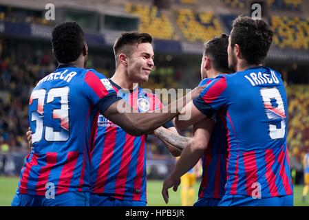 2 aprile 2015: Fernando Varela L, Alin Tosca nel mezzo, Gabriel Iancu #9 di FCSB godendo l'obiettivo durante la Timisoreana Romania Cup Soccer Game tra FC Steaua Bucharest ROU e FC Petrolul Ploiesti ROU a livello nazionale Arena, Romania ROU. Foto: Cronos/Catalin Soare Foto Stock