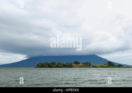 America centrale Nicaragua, paesaggi su un isola di Ometepe. L'immagine presente vista sul vulcano Maderas Foto Stock