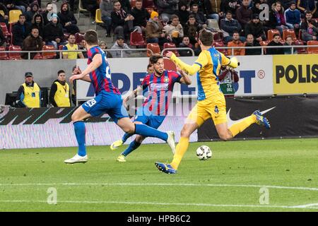 9 aprile 2015: Gabriel Iancu #9 di FCSB in azione durante la Liga io gioco tra FC Steaua Bucharest ROU e FC Petrolul Ploiesti ROU a livello nazionale Arena, Romania ROU. Foto: Cronos/Catalin Soare Foto Stock