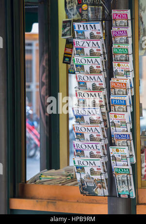 Roma guide turistiche in una scelta di lingue per la vendita, Roma, Lazio, Europa Foto Stock