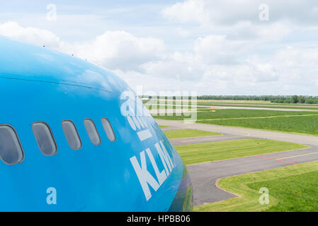 LELYSTAD, Paesi Bassi - 15 Maggio 2016: vista laterale di un blu KLM 747 jumbo jet al aviodrome Museo aerospaziale a Lelystad Airport Foto Stock