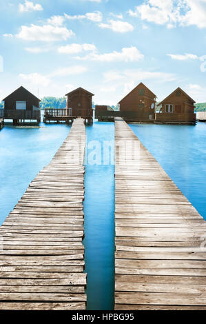 Capanne di pesca sul lago Foto Stock