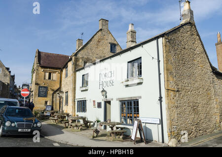 Il Portico Casa vecchio pub e ristorante in Stow-su-il-Wold in Cotswolds Foto Stock