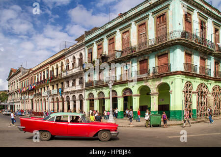 Ldtimer in Havanna centro sul Paseo de Marti vicino al Capitol, Cuba Foto Stock